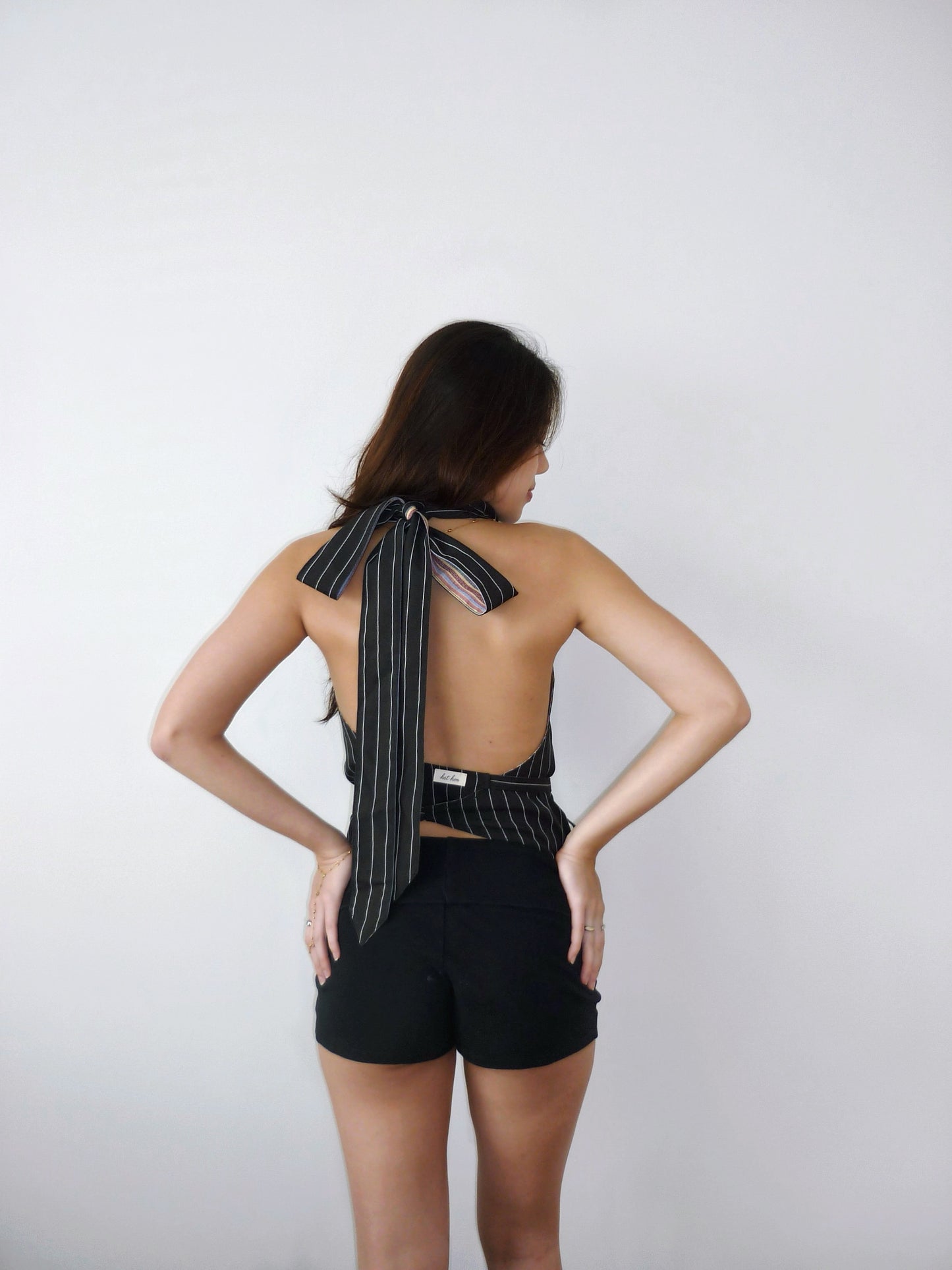 Apron halter